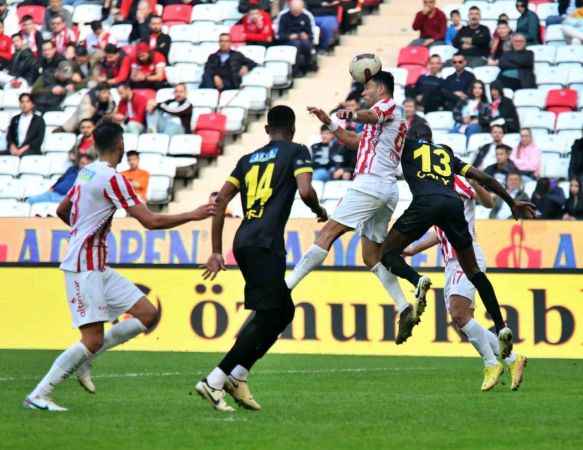 İstanbul direniyor.. Antalyaspor: 2 İstanbulspor: 2