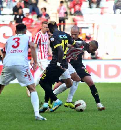 İstanbul direniyor.. Antalyaspor: 2 İstanbulspor: 2