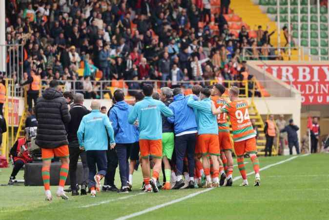 Alanya'da gol düellosu.. Alanyaspor: 3 Adana Demirspor: 3