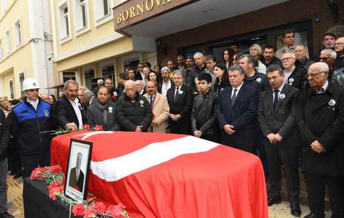 Bornova eski başkanı, Sırrı Aydoğan'ı alkışlarla uğurladı