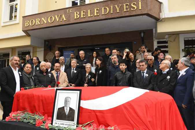 Bornova eski başkanı, Sırrı Aydoğan'ı alkışlarla uğurladı