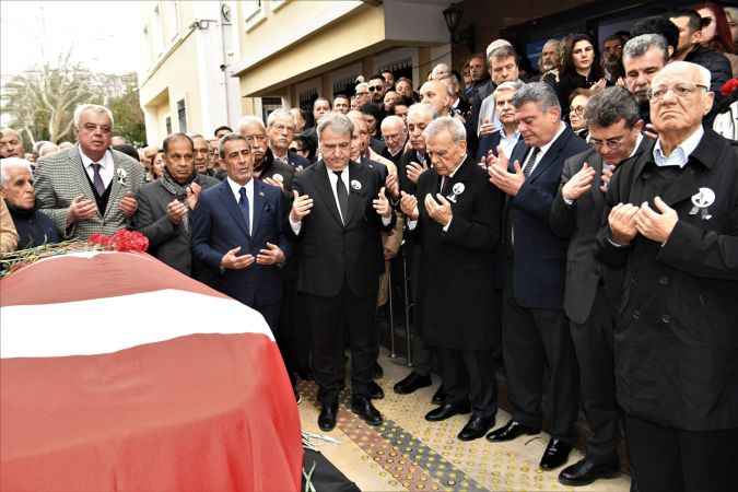 Bornova eski başkanı, Sırrı Aydoğan'ı alkışlarla uğurladı