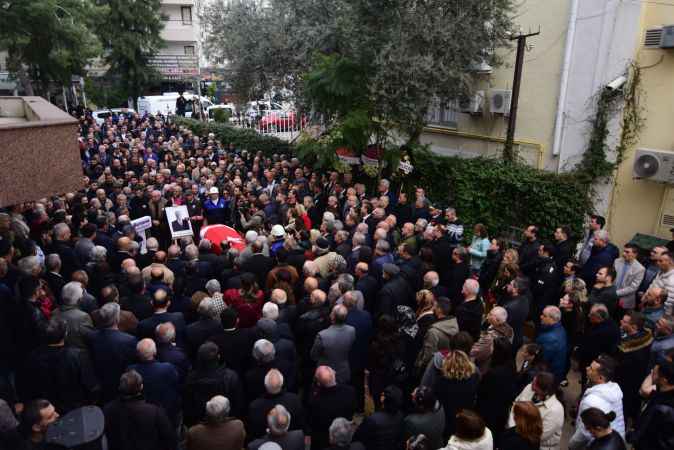 Bornova eski başkanı, Sırrı Aydoğan'ı alkışlarla uğurladı