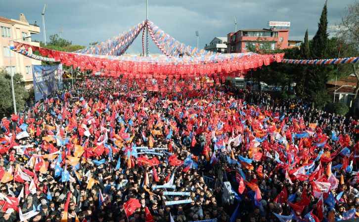 CUMHUR bir kez daha Başkanını bağrını bastı