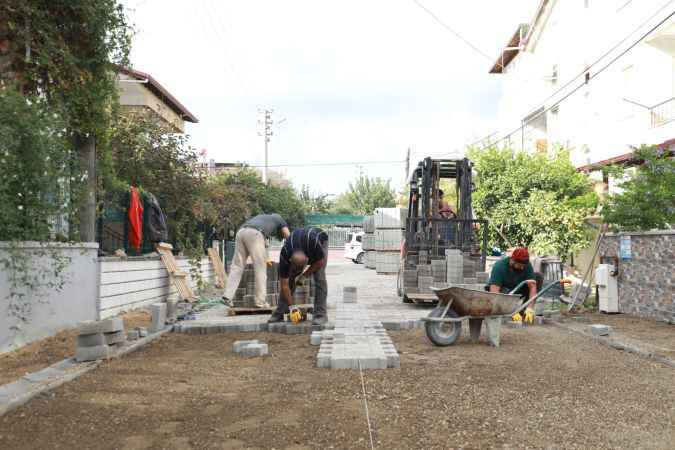 Burhaniye’de yollar 5 yıldır ilmek ilmek örülüyor