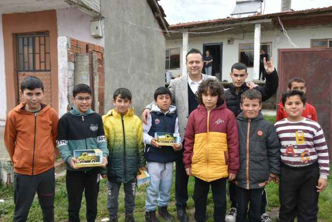 Mesut Eray: “Altıeylül’de sıkılmadık el, çalınmadık kapı bırakmamak için çalışıyoruz”