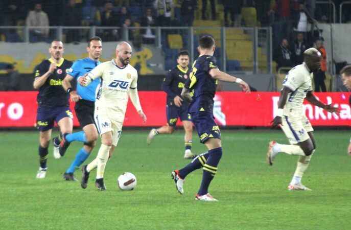 Fener Eryaman'da dağıldı.. MKE Ankaragücü: 3 Fenerbahçe: 0