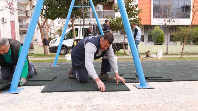 Efeler’in ekipleri çocuklar için sahada