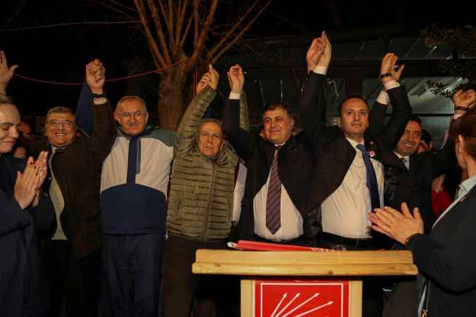 CHP Bornova Adayı Eşki'den miting gibi açılış