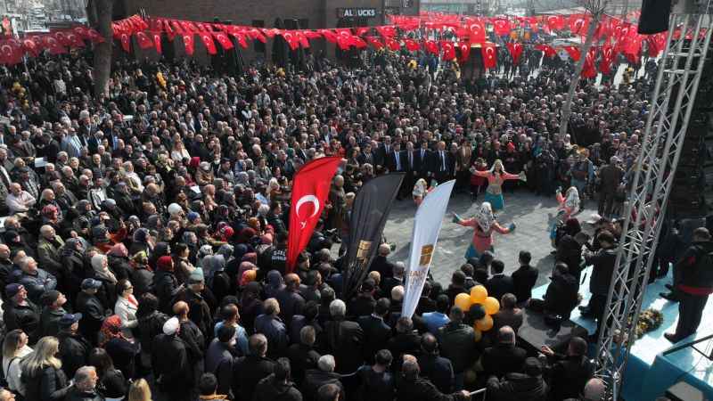 Onlar hayal kurar, Yücel Yılmaz hayalleri gerçekleştirir