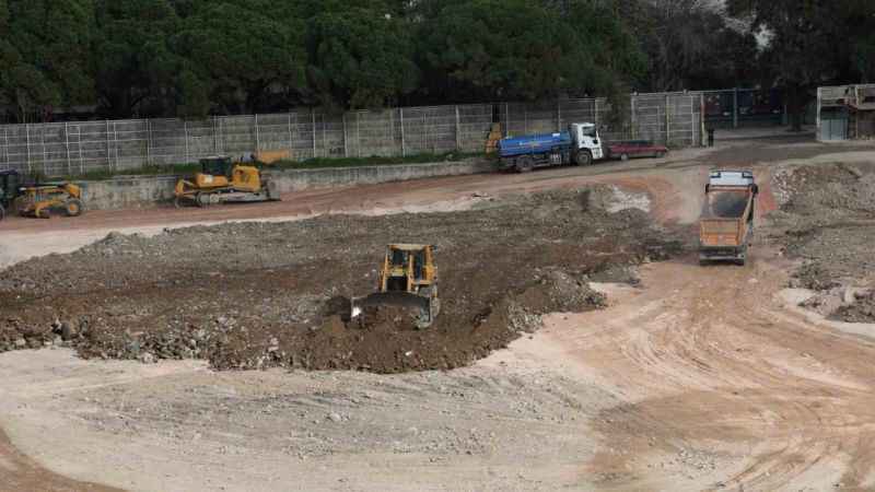 İzmir'in tam kalbinde 40 yıllık bir utanç çukuru.. sorun 40 yıldır çözülemedi, yılan hikayesine döndü..