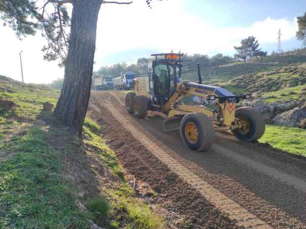 Burhaniye Belediyesi kırsal mahallelerde durmaksızın çalışıyor