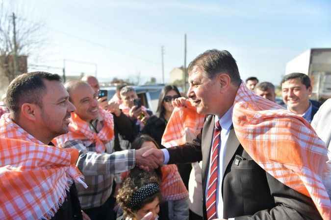 CHP Başkan Adayı Cemil Tugay'a Ödemişte sevgi seli