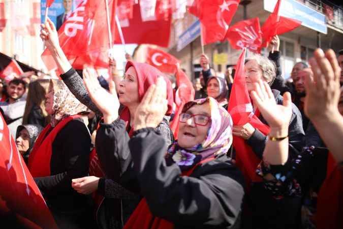 Savaştepe’de Ahmet Akın’a büyük ilgi