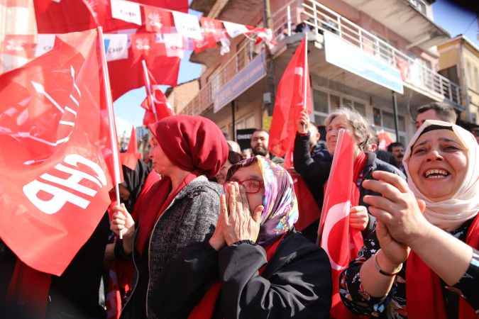 Savaştepe’de Ahmet Akın’a büyük ilgi