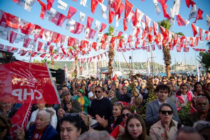 Bodrum'da gençlik aşısı tuttu.. Mandalinci'den miting gibi açılış..