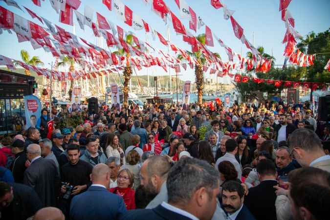 Bodrum'da gençlik aşısı tuttu.. Mandalinci'den miting gibi açılış..