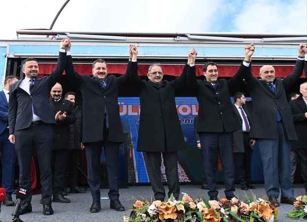 Balıkesir'de Körfez trafiğini rahatlatacak proje dualarla açıldı.. 