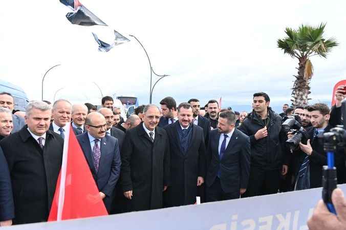 Balıkesir'de Körfez trafiğini rahatlatacak proje dualarla açıldı.. 