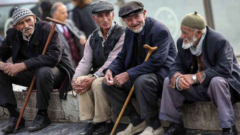 Saraylara itibar, emeklilere tasarruf yaraşır..!