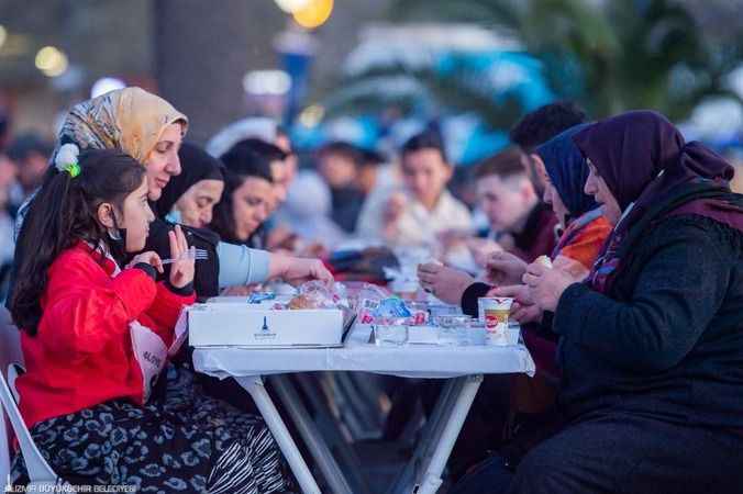 İzmir dayanışması Ramazan’da da sürecek