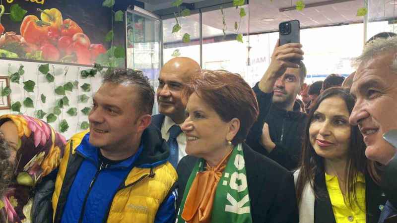 Akşener, gezdiği Gönen’de turşu ve asma yaprağı satın aldı