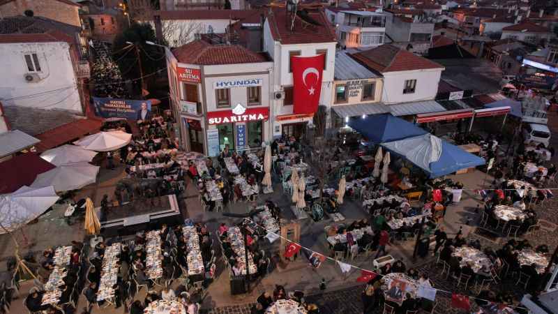 Ayvalıklılar, ilk iftarda buluştu