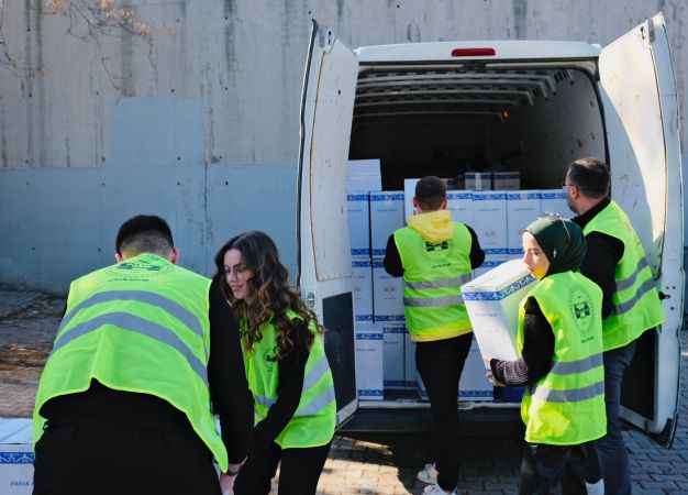 İzmirli genç Boşnaklardan Ramazan yardımı