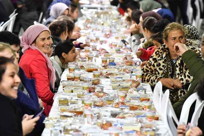 İzmir’de Ramazan dayanışması