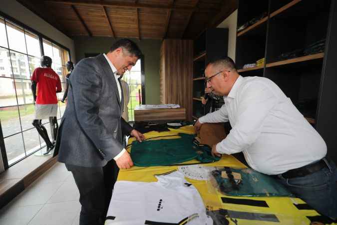 Aliağa’da Şehrin Ortasında 14 Dönümlük Botanik Bahçe