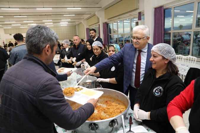 Burhaniye’de belediye, vatandaşların yanında