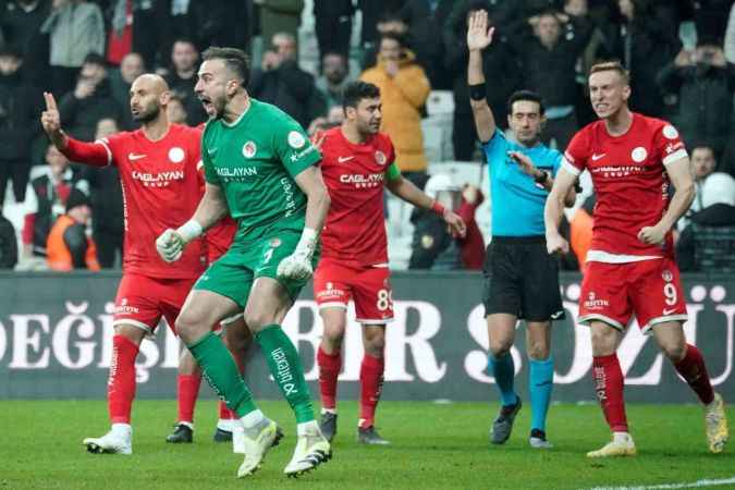 Yaralı Kartal.. Beşiktaş: 1 Antalyaspor: 2