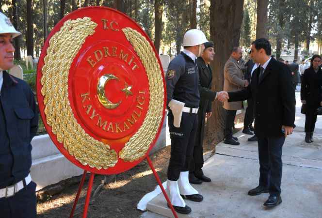 Muhammed Vurmaz’dan Şehitlik ziyareti