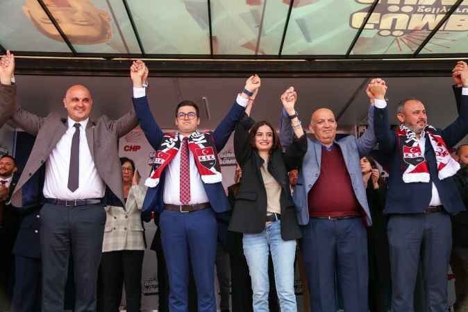 Mandalinci'den miting gibi seçim ofisi açılışı