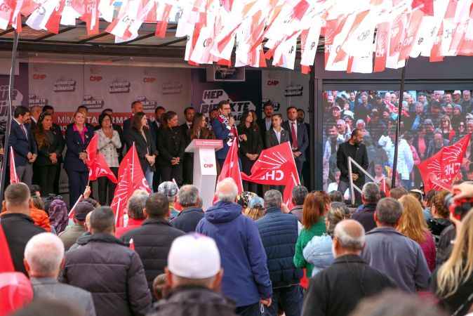 Mandalinci'den miting gibi seçim ofisi açılışı