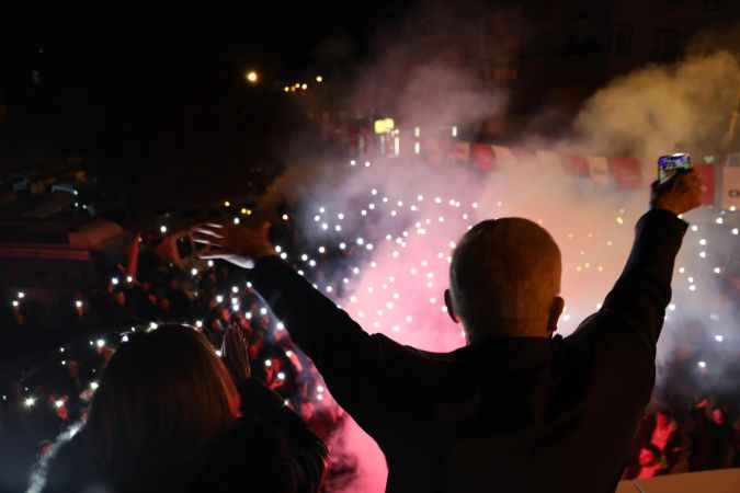 Başkan Deveciler, Bahçelievler Mahallesi'nde Coşkulu Bir Kalabalıkla Buluştu