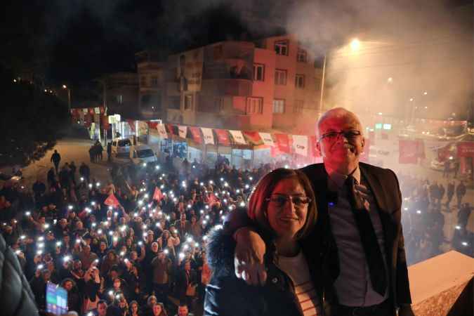 Başkan Deveciler, Bahçelievler Mahallesi'nde Coşkulu Bir Kalabalıkla Buluştu