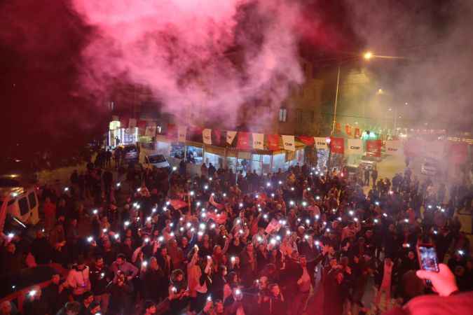 Başkan Deveciler, Bahçelievler Mahallesi'nde Coşkulu Bir Kalabalıkla Buluştu