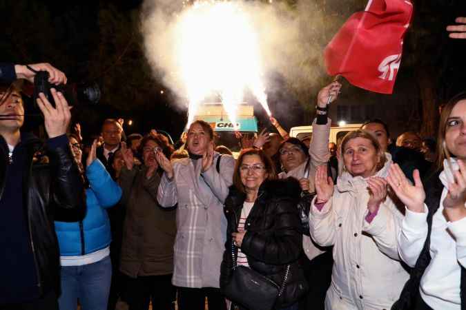 Başkan Deveciler, Bahçelievler Mahallesi'nde Coşkulu Bir Kalabalıkla Buluştu