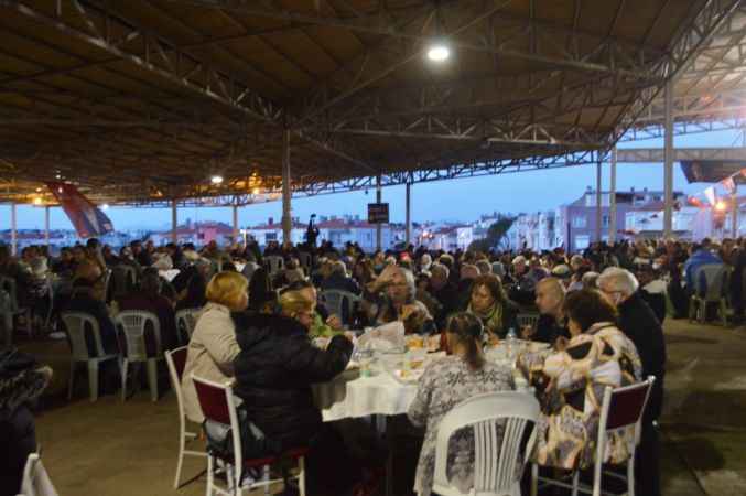  Ayvalık Belediyesi’nden 5 bin kişilik dev iftar 