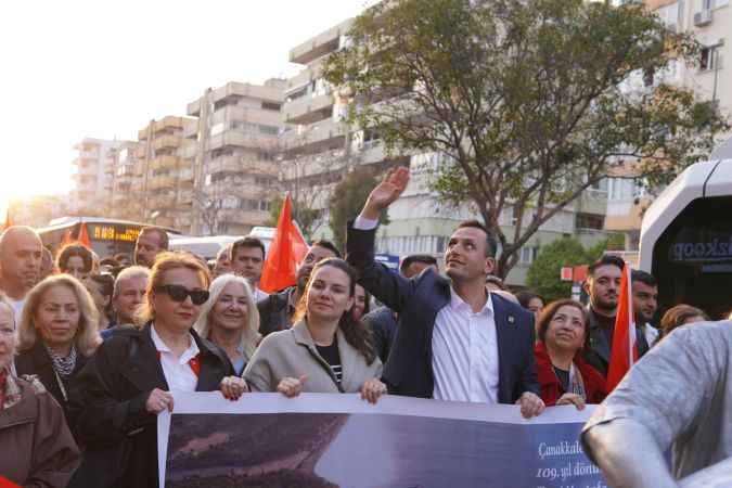 Çanakkale şehitleri Bornova'da çorba, hoşaf ve ekmekten oluşan iftar yemeğinde anıldı