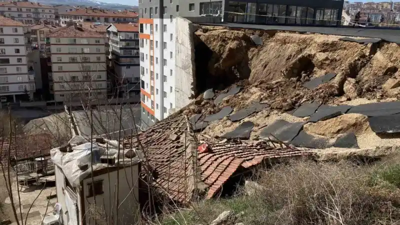 Ankara’da istinat duvarı gecekondunun üzerine çöktü