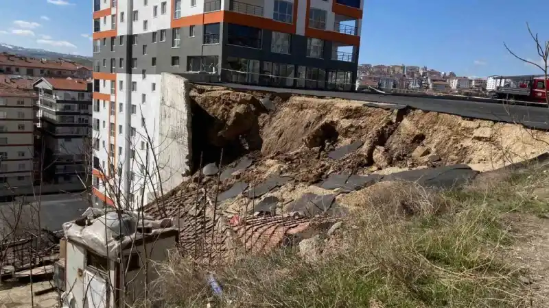 Ankara’da istinat duvarı gecekondunun üzerine çöktü