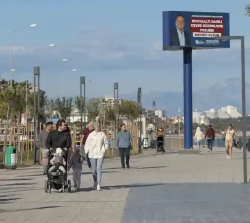 Konyaaltı Liman Halk Plajı yoğun ilgi görüyor