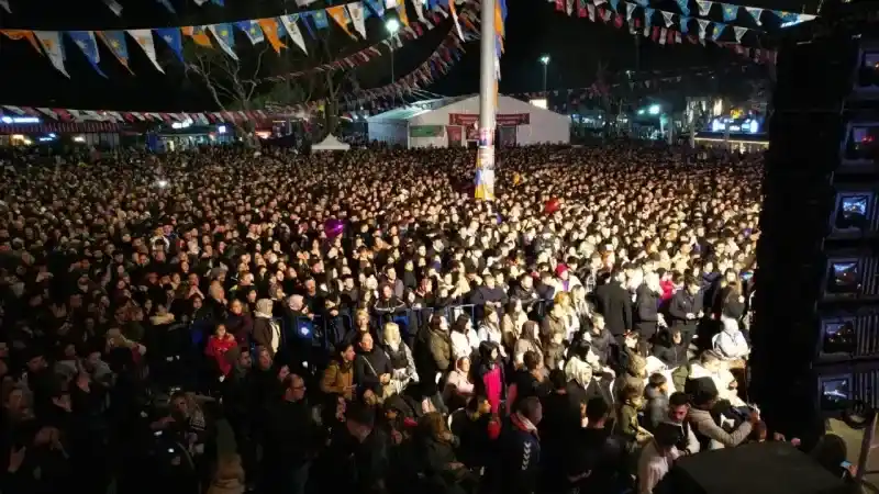 Tuğçe Kandemir konserinde meydan doldu taştı