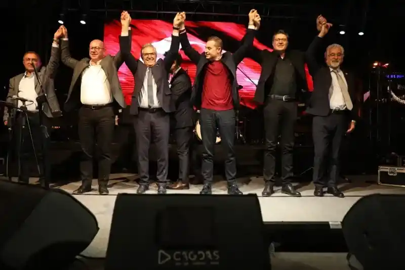 Tuğçe Kandemir konserinde meydan doldu taştı