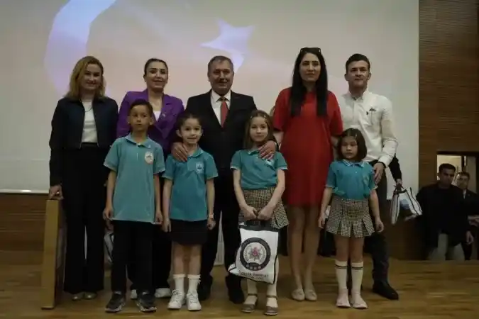 Antalya’da öğrenciler hayallerindeki polisi resme taşıdı