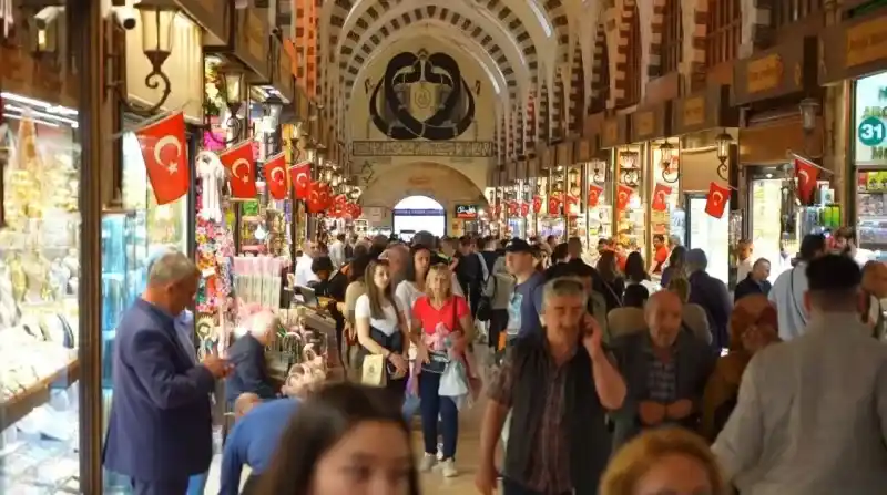 Eminönü’nde bayram öncesi alışveriş yoğunluğu