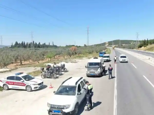 İzmir jandarmasından sıkı bayram trafiği denetimi