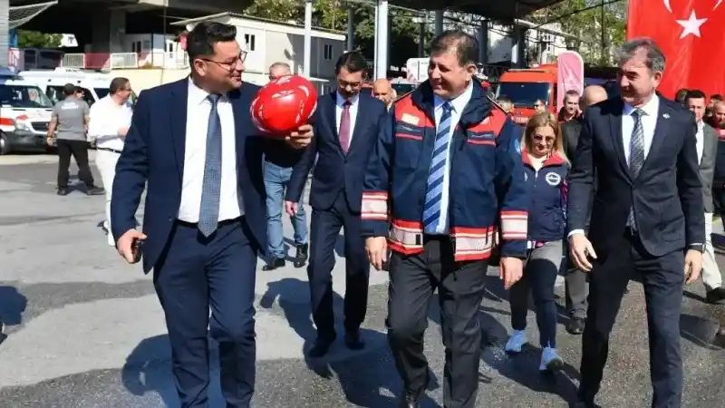 Başkan Tugay: Yapacağımız hizmetlerle Türkiye'ye örnek olacağız